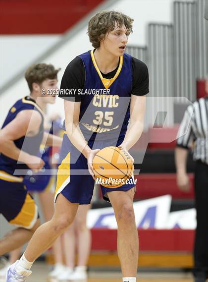 Thumbnail 3 in Civic Memorial vs. East St. Louis(IHSA Class 3A Regionals) photogallery.