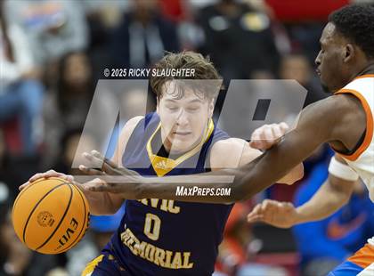 Thumbnail 3 in Civic Memorial vs. East St. Louis(IHSA Class 3A Regionals) photogallery.