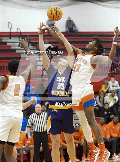 Thumbnail 2 in Civic Memorial vs. East St. Louis(IHSA Class 3A Regionals) photogallery.