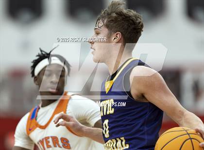 Thumbnail 3 in Civic Memorial vs. East St. Louis(IHSA Class 3A Regionals) photogallery.