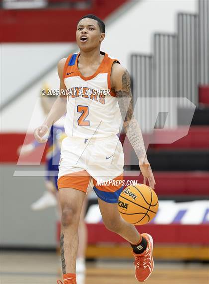 Thumbnail 2 in Civic Memorial vs. East St. Louis(IHSA Class 3A Regionals) photogallery.