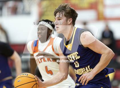 Thumbnail 3 in Civic Memorial vs. East St. Louis(IHSA Class 3A Regionals) photogallery.