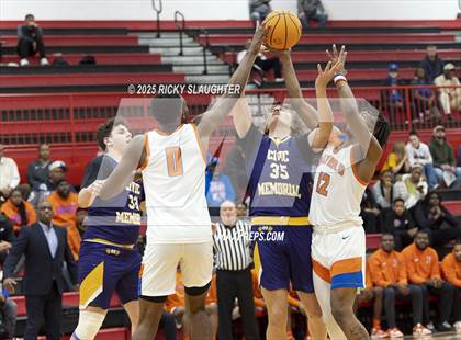Thumbnail 3 in Civic Memorial vs. East St. Louis(IHSA Class 3A Regionals) photogallery.