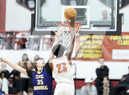 Thumbnail 2 in Civic Memorial vs. East St. Louis(IHSA Class 3A Regionals) photogallery.