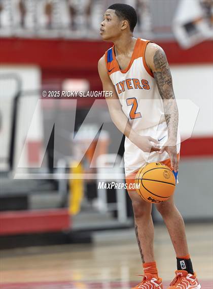 Thumbnail 1 in Civic Memorial vs. East St. Louis(IHSA Class 3A Regionals) photogallery.