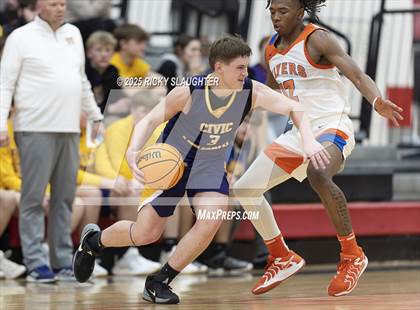 Thumbnail 3 in Civic Memorial vs. East St. Louis(IHSA Class 3A Regionals) photogallery.
