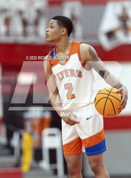 Thumbnail 2 in Civic Memorial vs. East St. Louis(IHSA Class 3A Regionals) photogallery.