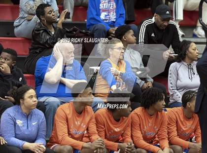 Thumbnail 1 in Civic Memorial vs. East St. Louis(IHSA Class 3A Regionals) photogallery.