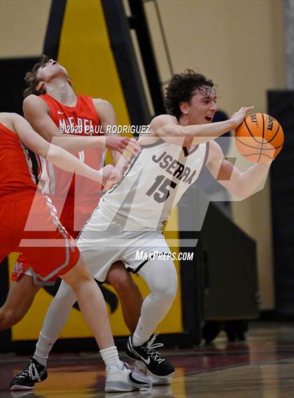 Thumbnail 3 in Mater Dei @ JSerra Catholic photogallery.
