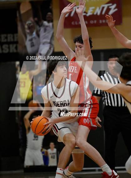 Thumbnail 2 in Mater Dei @ JSerra Catholic photogallery.