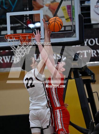 Thumbnail 2 in Mater Dei @ JSerra Catholic photogallery.