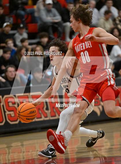 Thumbnail 2 in Mater Dei @ JSerra Catholic photogallery.