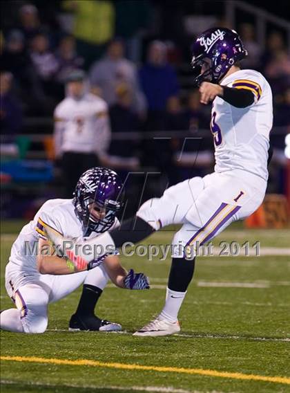 Thumbnail 3 in Issaquah vs. Skyview (WIAA 4A Playoffs) photogallery.