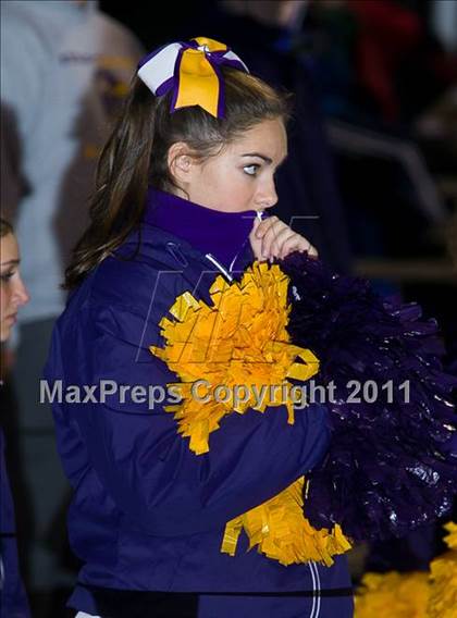 Thumbnail 1 in Issaquah vs. Skyview (WIAA 4A Playoffs) photogallery.