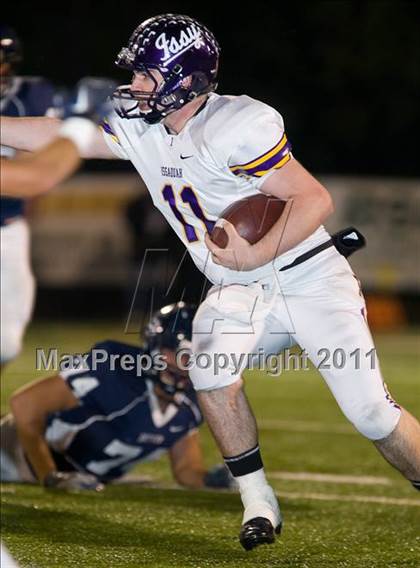 Thumbnail 1 in Issaquah vs. Skyview (WIAA 4A Playoffs) photogallery.
