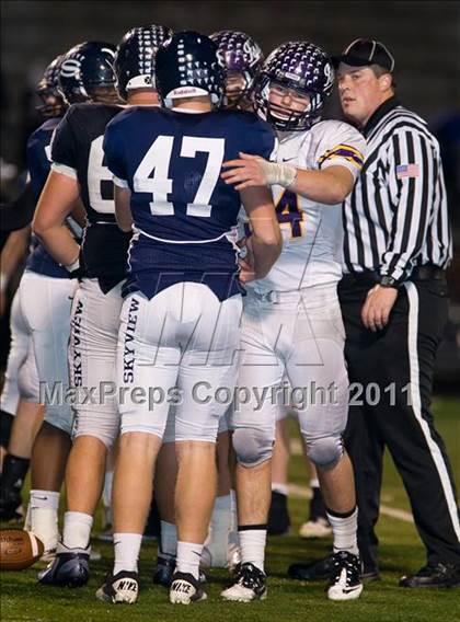 Thumbnail 2 in Issaquah vs. Skyview (WIAA 4A Playoffs) photogallery.