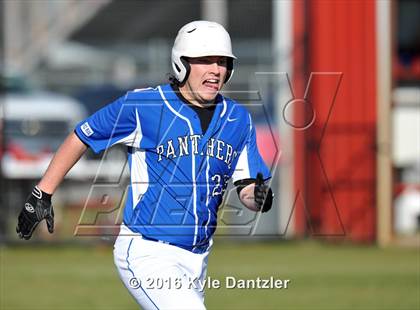 Thumbnail 2 in Van Alstyne vs Bells (Pottsboro Varsity Tournament) photogallery.