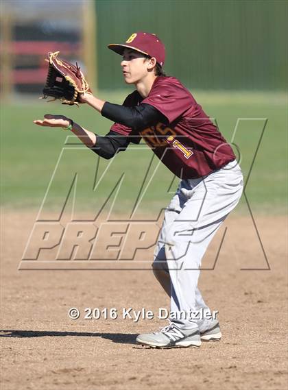 Thumbnail 1 in Van Alstyne vs Bells (Pottsboro Varsity Tournament) photogallery.