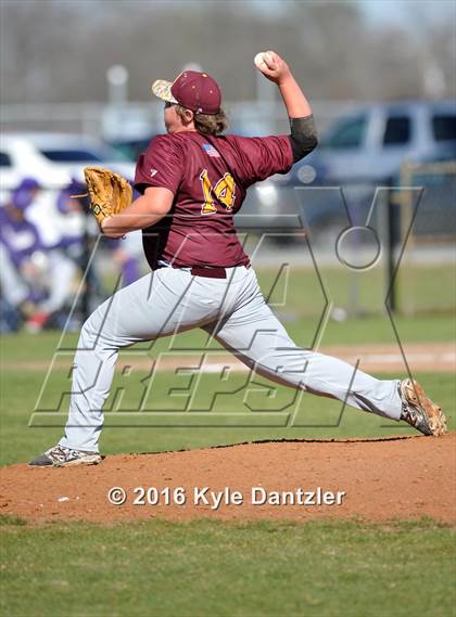 Thumbnail 1 in Van Alstyne vs Bells (Pottsboro Varsity Tournament) photogallery.