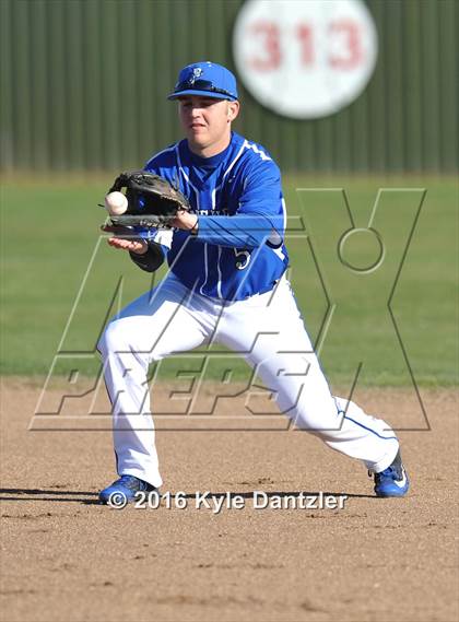 Thumbnail 2 in Van Alstyne vs Bells (Pottsboro Varsity Tournament) photogallery.