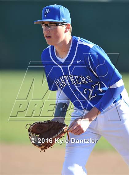Thumbnail 3 in Van Alstyne vs Bells (Pottsboro Varsity Tournament) photogallery.