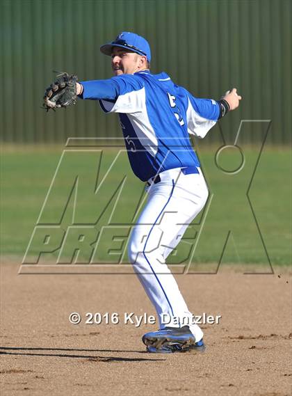 Thumbnail 3 in Van Alstyne vs Bells (Pottsboro Varsity Tournament) photogallery.