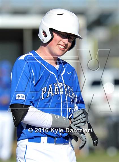 Thumbnail 3 in Van Alstyne vs Bells (Pottsboro Varsity Tournament) photogallery.