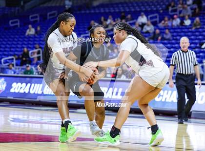 Thumbnail 2 in Mansfield Timberview vs. Cedar Park (UIL 5A Basketball Semifinal) photogallery.
