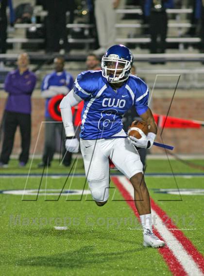 Thumbnail 3 in Frisco vs. Tyler (UIL 4A Division 1 Regional Playoff) photogallery.