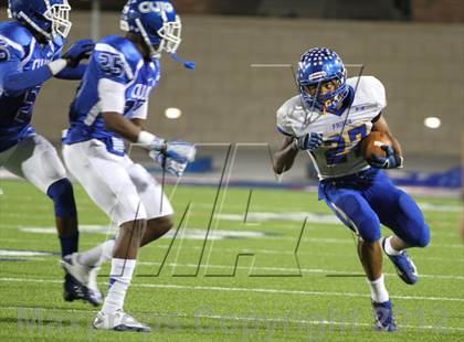 Thumbnail 2 in Frisco vs. Tyler (UIL 4A Division 1 Regional Playoff) photogallery.