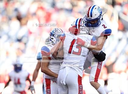 Thumbnail 3 in Valor Christian vs. Cherry Creek (CHSAA 5A Championship) photogallery.