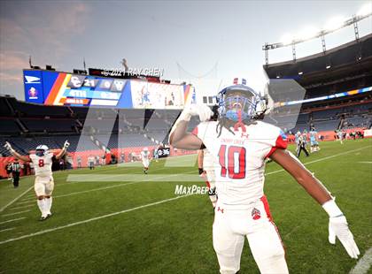 Thumbnail 2 in Valor Christian vs. Cherry Creek (CHSAA 5A Championship) photogallery.