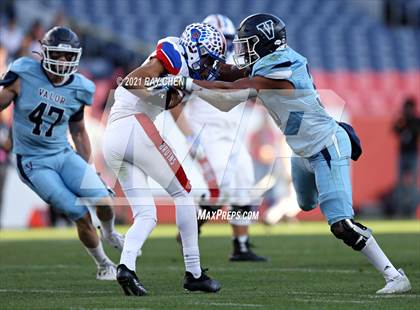 Thumbnail 3 in Valor Christian vs. Cherry Creek (CHSAA 5A Championship) photogallery.