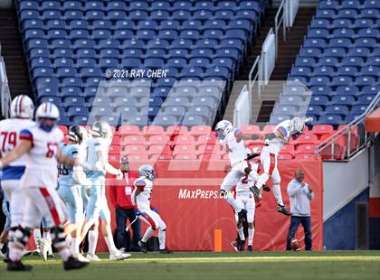 Thumbnail 1 in Valor Christian vs. Cherry Creek (CHSAA 5A Championship) photogallery.