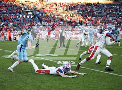 Thumbnail 2 in Valor Christian vs. Cherry Creek (CHSAA 5A Championship) photogallery.
