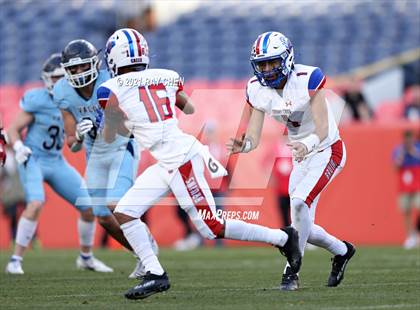 Thumbnail 2 in Valor Christian vs. Cherry Creek (CHSAA 5A Championship) photogallery.