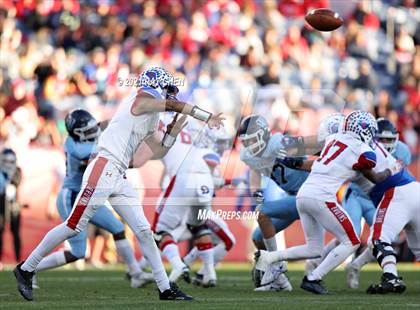 Thumbnail 2 in Valor Christian vs. Cherry Creek (CHSAA 5A Championship) photogallery.