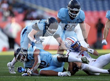 Thumbnail 2 in Valor Christian vs. Cherry Creek (CHSAA 5A Championship) photogallery.