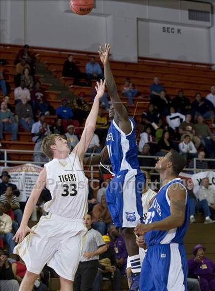 Thumbnail 1 in Dunbar @ Mansfield (Whataburger Basketball Tournament) photogallery.