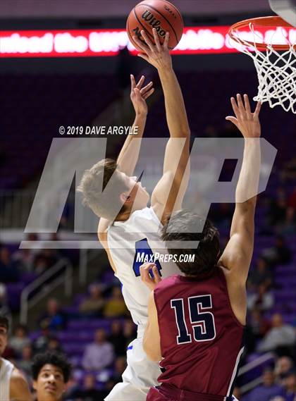 Thumbnail 2 in Herriman vs. Pleasant Grove (UHSAA 6A Quarterfinal) photogallery.