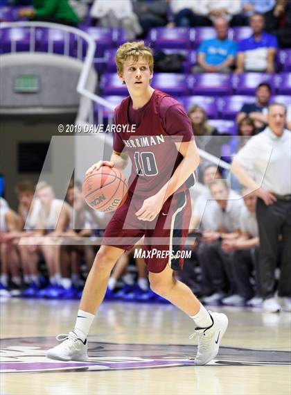 Thumbnail 3 in Herriman vs. Pleasant Grove (UHSAA 6A Quarterfinal) photogallery.