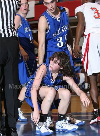 Thumbnail 3 in Peekskill vs Pearl River (Section 1A Semifinal) photogallery.