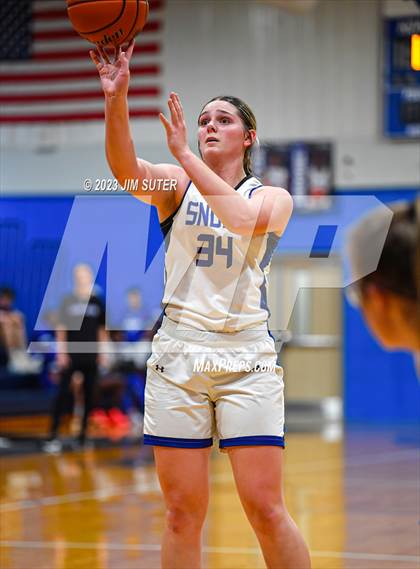 Thumbnail 3 in Snook vs Fayetteville photogallery.