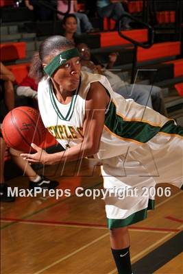 Thumbnail 3 in Temple City vs. Baldwin Park (La Puente Tournament) photogallery.