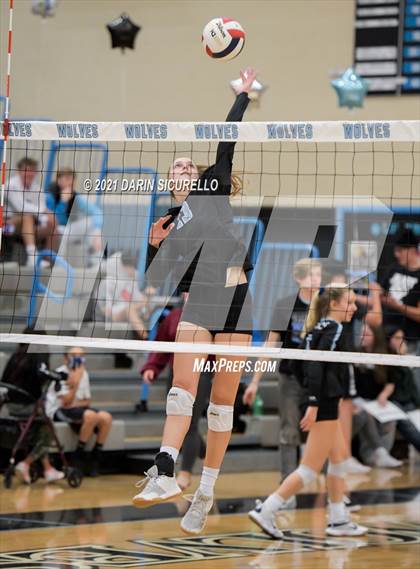 Thumbnail 1 in Estrella Foothills vs Flagstaff (AIA 4A Round 1 Playoff) photogallery.