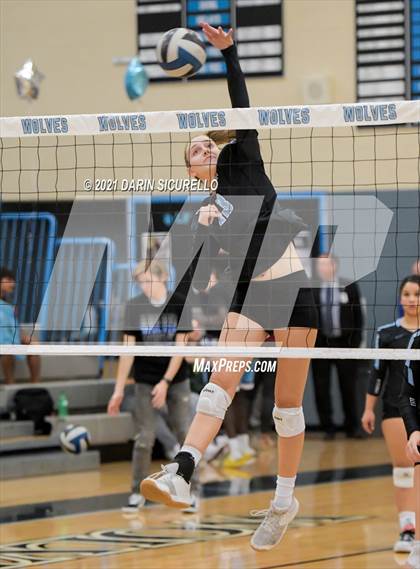 Thumbnail 3 in Estrella Foothills vs Flagstaff (AIA 4A Round 1 Playoff) photogallery.