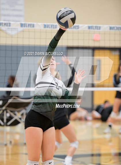 Thumbnail 2 in Estrella Foothills vs Flagstaff (AIA 4A Round 1 Playoff) photogallery.