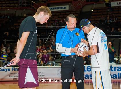 Thumbnail 1 in Fresno Christian vs. Kern Valley (CIF CS D5 Final) photogallery.