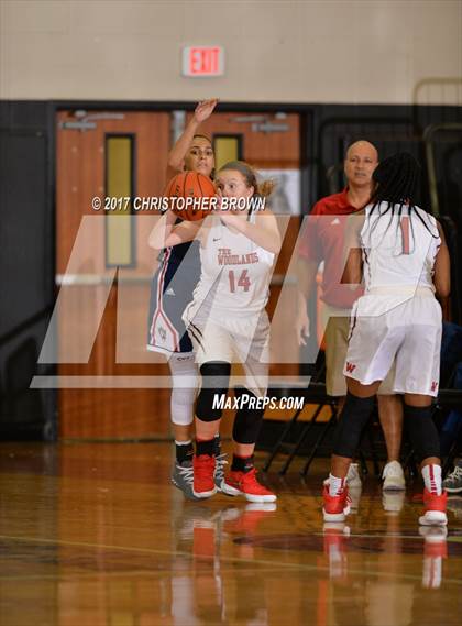 Thumbnail 3 in The Woodlands vs Memorial (McDonald's Texas Invitational) photogallery.