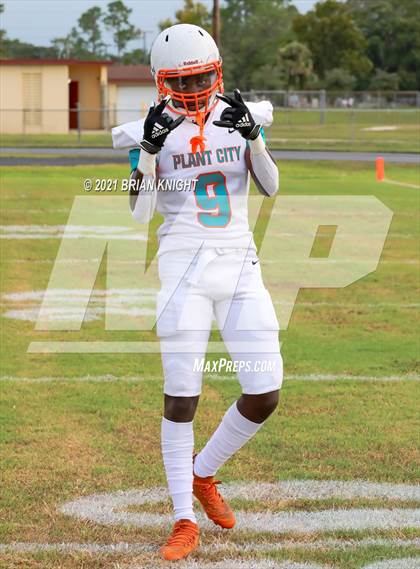 Thumbnail 2 in Plant City Raiders vs. Lake Gibson Braves (Kickoff Classic) photogallery.